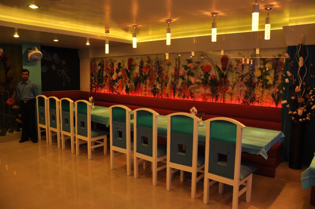 Hotel The Uday Regency Kota  Esterno foto